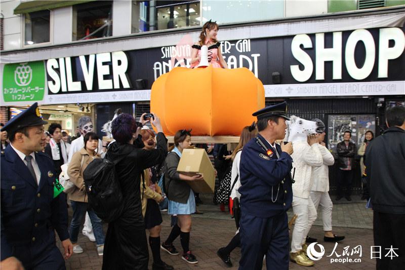 ��ͼ������ɬ����ʥ��ǰҹ���ݡ���װ���񻶽ڡ�8��