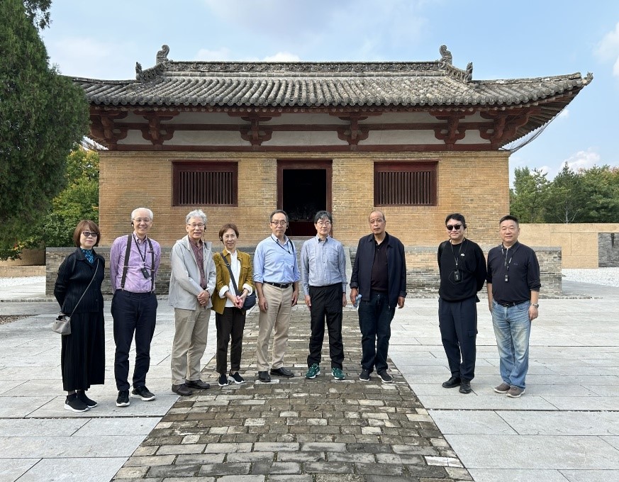 日本“人間國寶”參觀山西省唐代建筑廣仁王廟。笹川日中友好基金供圖