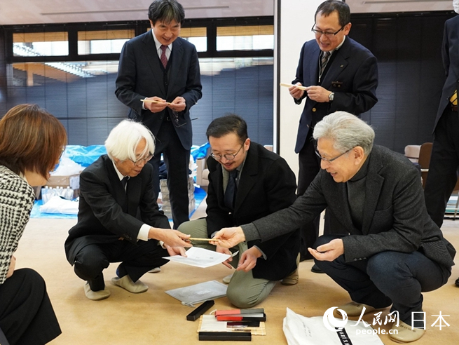 中日传统工艺匠人热切交流。笹川和平财团供图