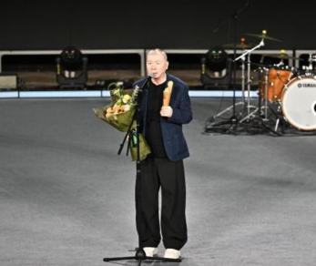 野上照代、冯小刚获平遥电影展“东西方交流贡献荣誉”