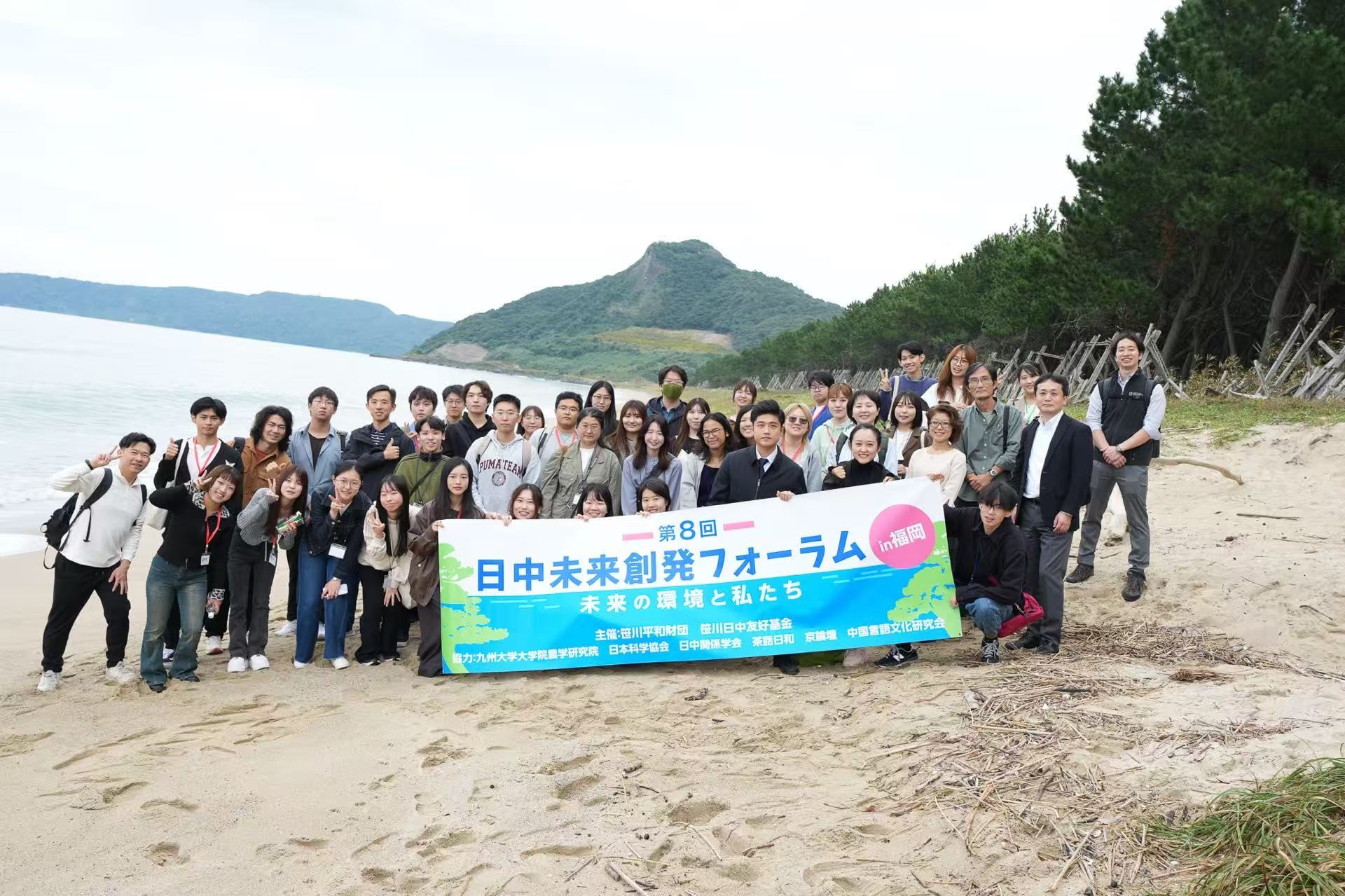 实地考察海洋环境。笹川日中友好基金供图