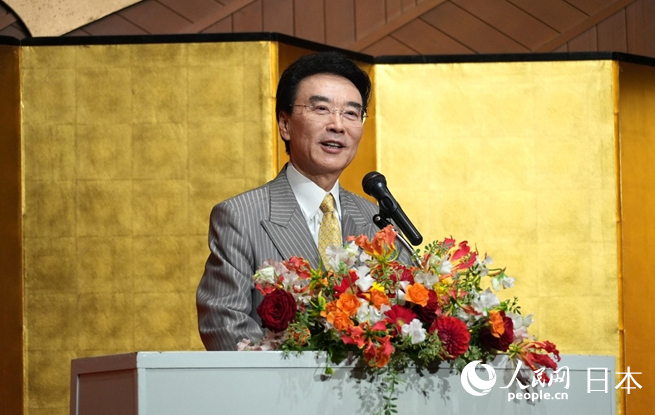 在日中国企业协会会长王家驯致辞。人民网 许可摄