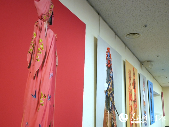 “东方之美·昆曲之韵”逄小威摄影艺术与昆曲服饰美学融合展13日在东京开幕。人民网 许可摄