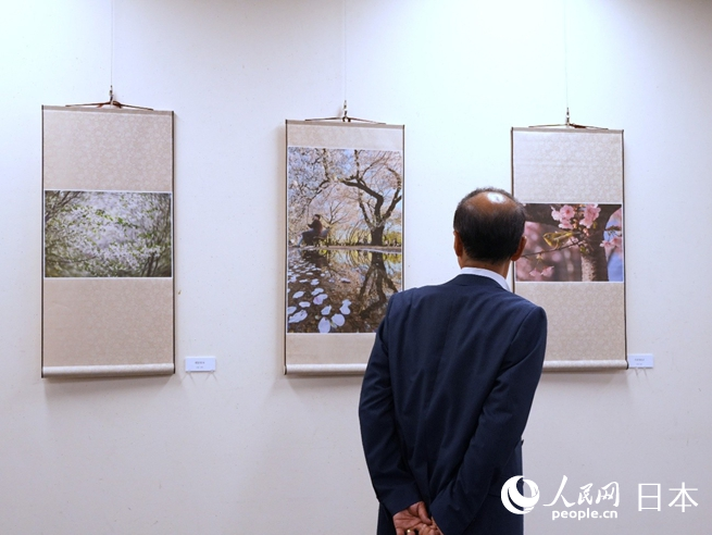 6月1日，“視界·無界——第三屆在日華人攝影交流協會攝影展”在東京開幕。人民網 許可攝