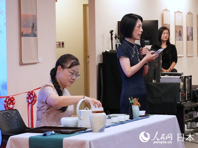 開幕式上進行了茶道表演。人民網 許可攝