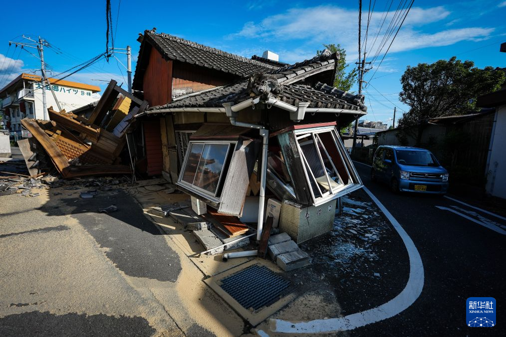 这是7月29日在日本熊本县拍摄的一处损毁的房屋。新华社记者 贾浩成 摄
