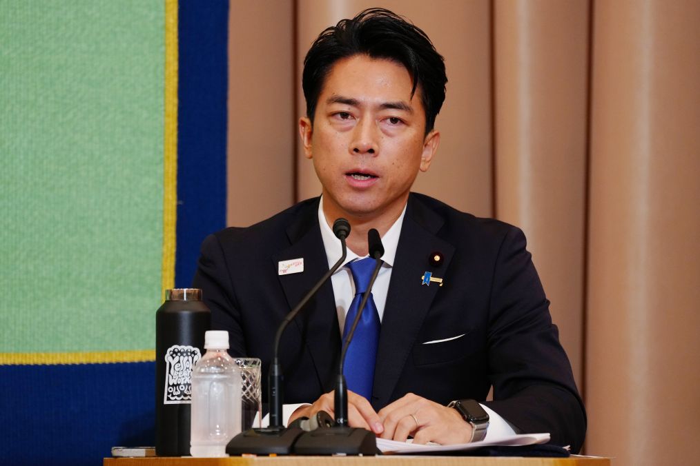 这是小泉进次郎2025年9月24日在日本东京参加自民党总裁选举候选人辩论会的资料照片。新华社记者贾浩成摄