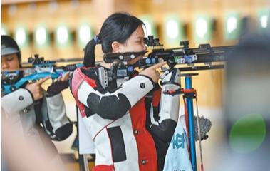 女子10米氣步槍團體：中國隊衛冕刷新世界紀錄