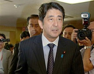 安倍晋三称使用退役军舰应对中国在钓鱼岛的巡航