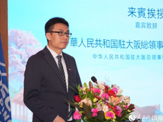 中国驻大阪总领事馆副总领事方炜代读致辞。人民网 许可摄